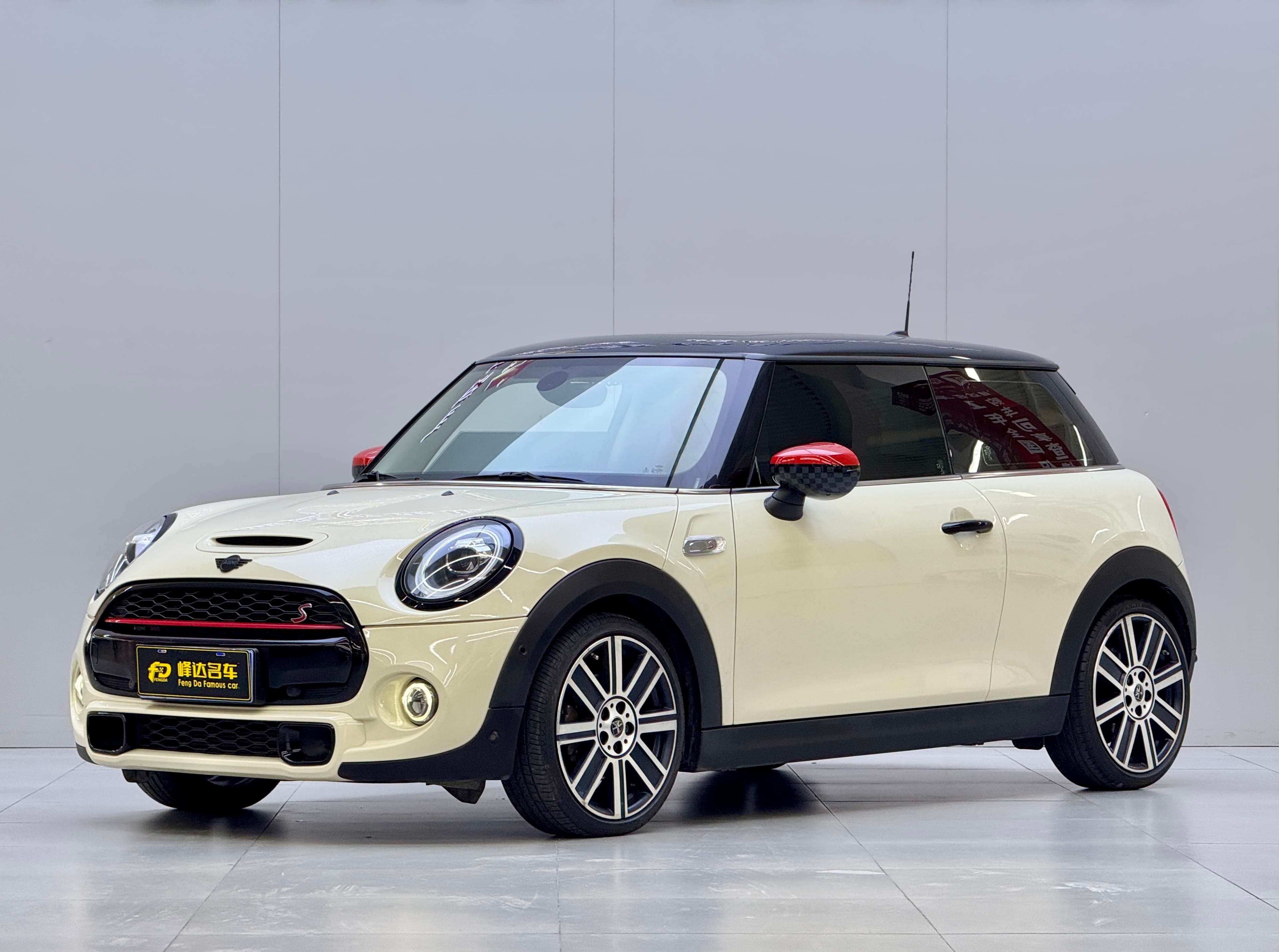 MINI 2019 MINI Cooper S 2.0T "Artist" Edition (3-Door Hatchback) 2020 — photo 1